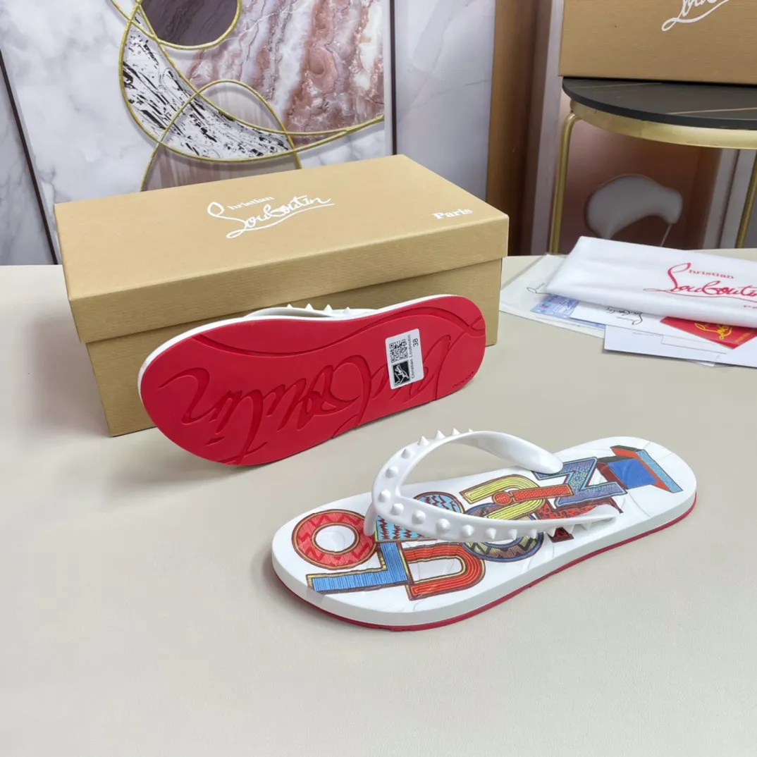 [CL red sole shoes] P: 280💰 size 38-45 Men’s classic slippers, made on the official website 1:1, the original factory specializes in original materials ➖ OEM 3D printing pattern production ➖ Original ultra-light anti-slip outsole. Super fashionable and super comfortable, handsome on the feet, a must-have for men in summer! !